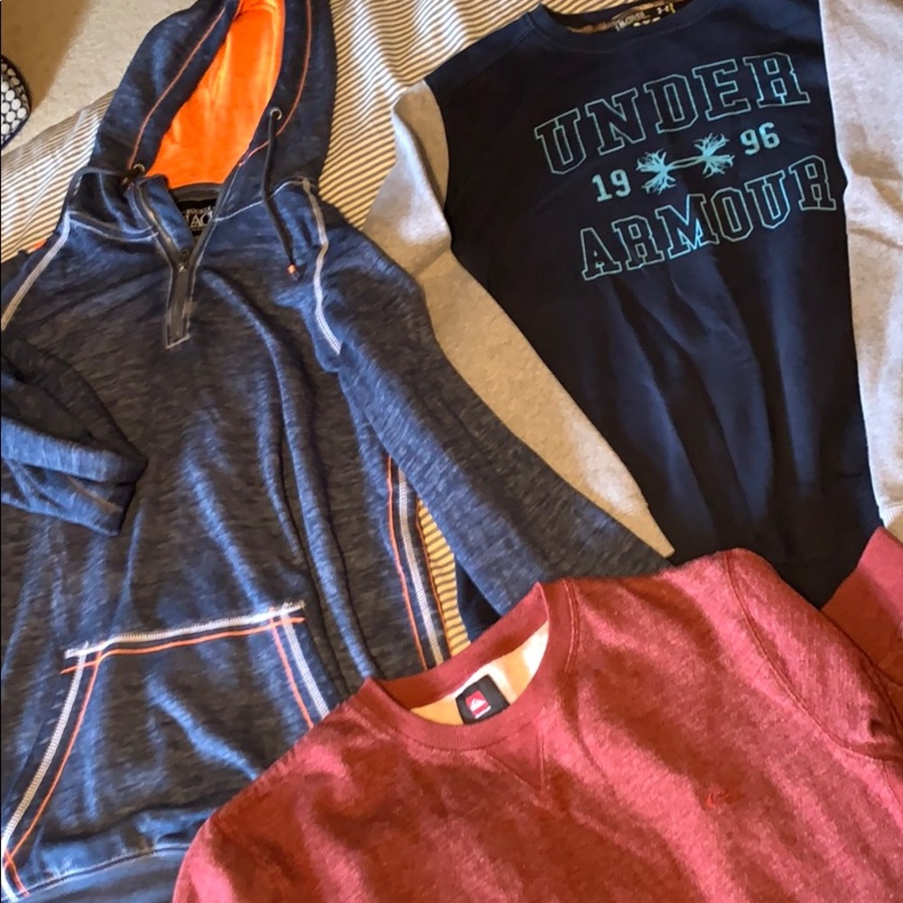 3 men’s sweatshirts quicksilver, UA, Buckle